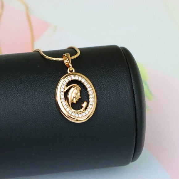 "Rose Gold Oval Pendant with Mother and Child Crystal Frame Design, XPPT1511 - Picture 4 of 13